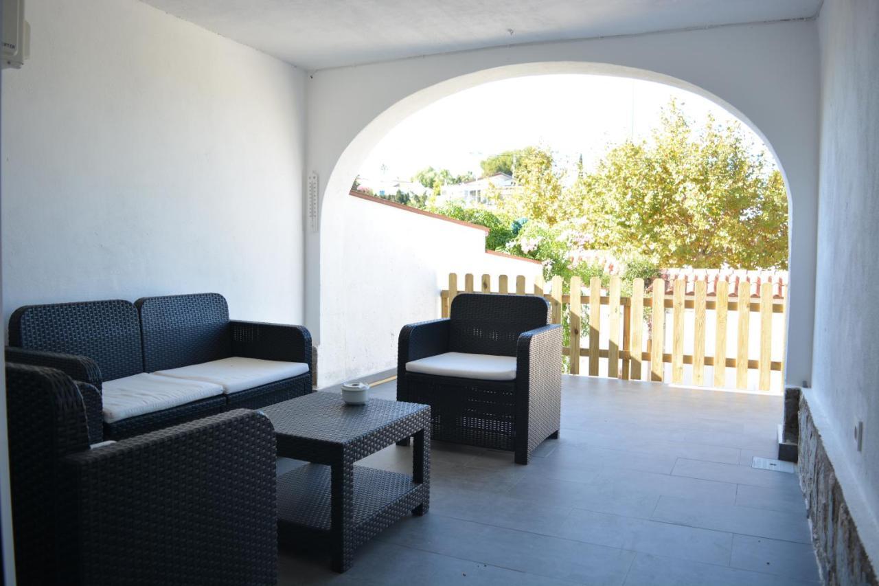Lovely Bungalow For Four Close To Beach And City In Torrevieja Exterior photo