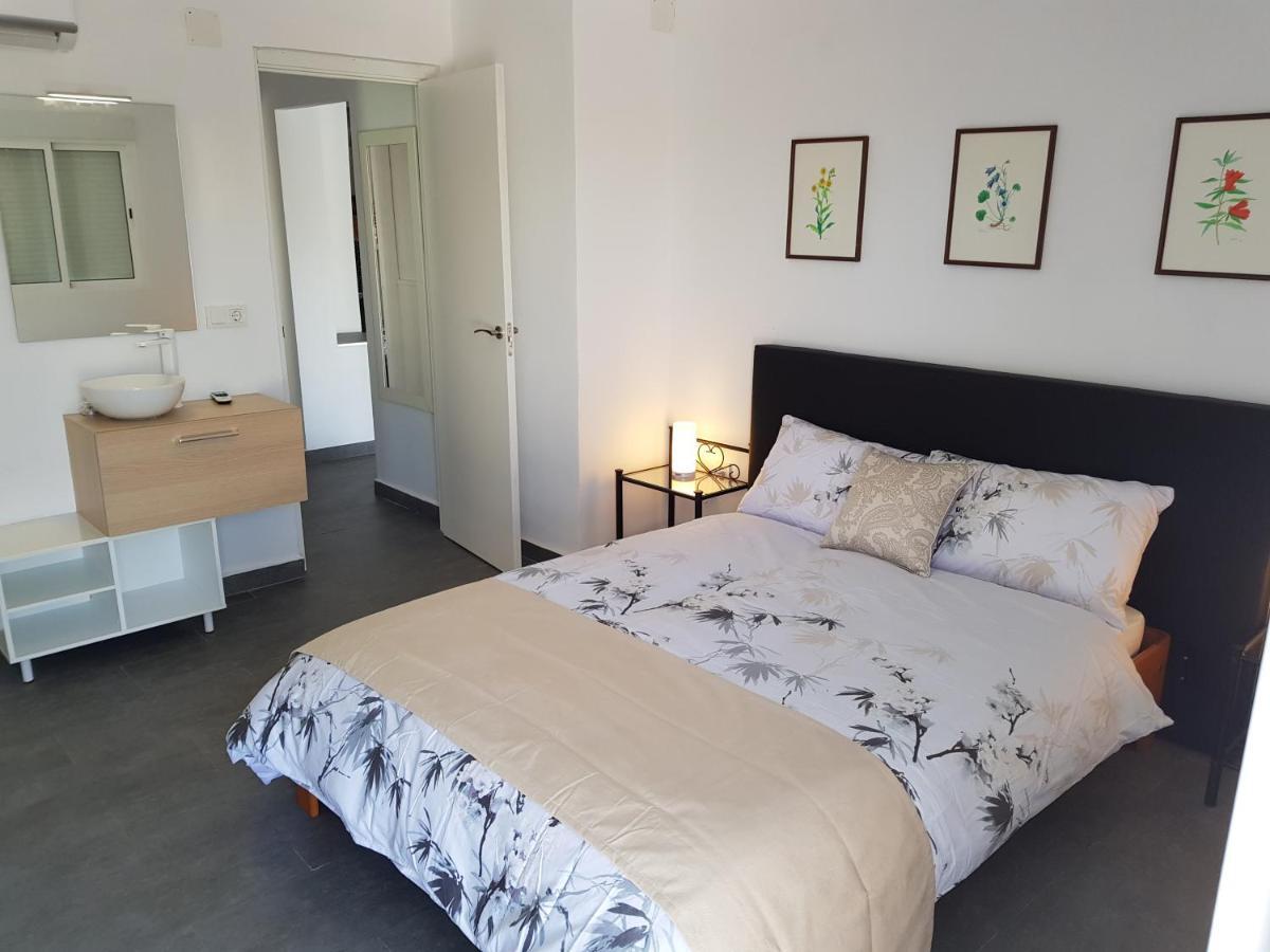 Lovely Bungalow For Four Close To Beach And City In Torrevieja Exterior photo